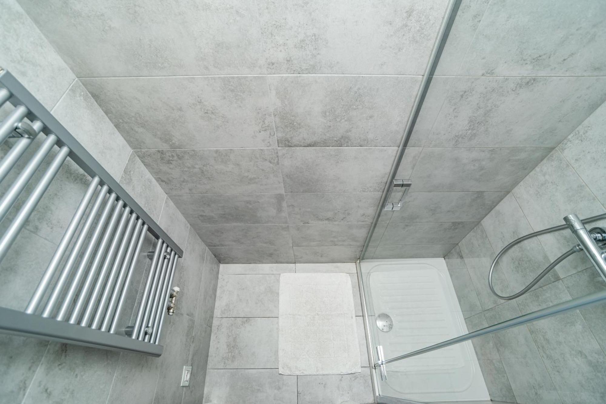 Designer Two-bedroom With Terrace Apartment