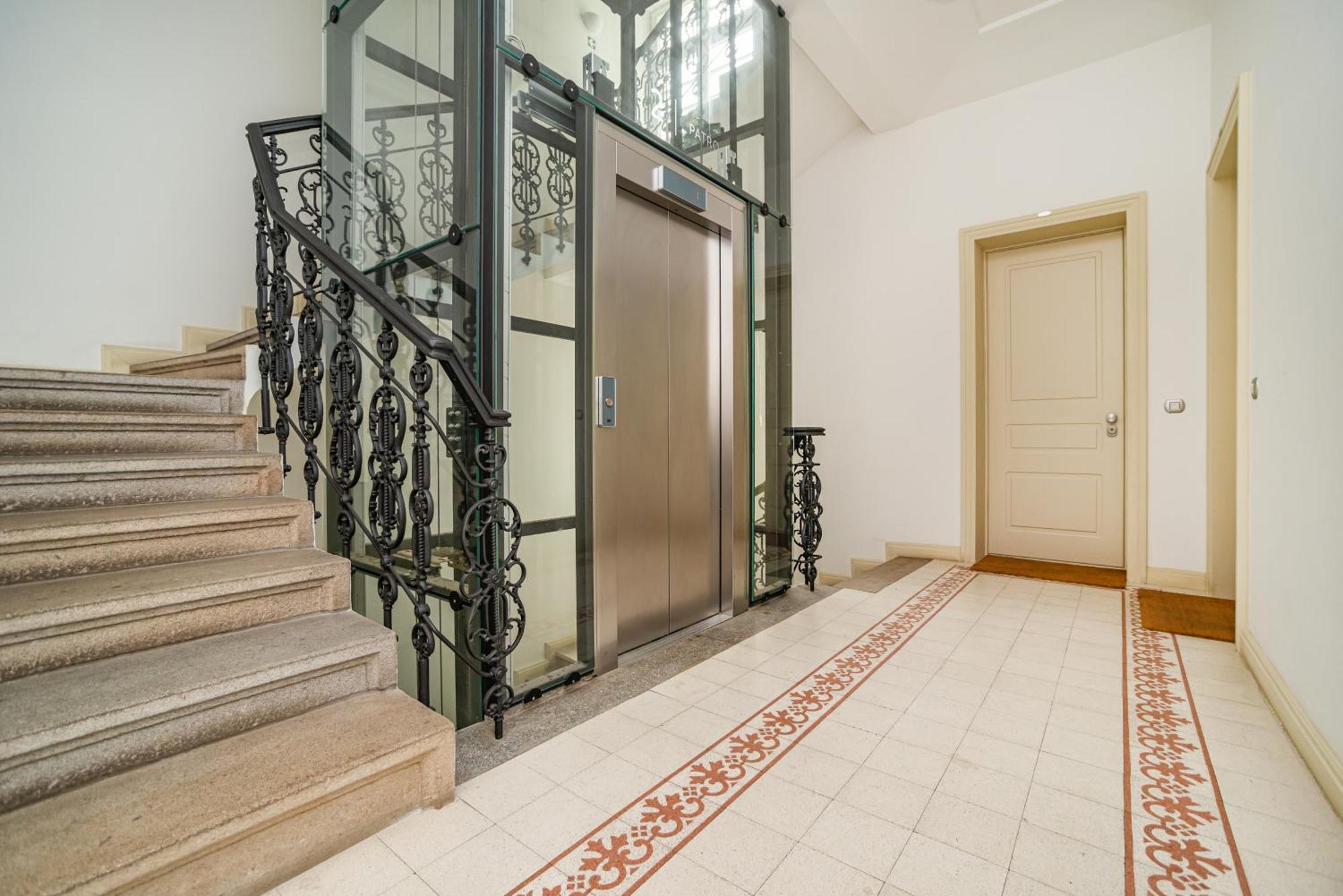Designer Two-bedroom With Terrace Apartment *
